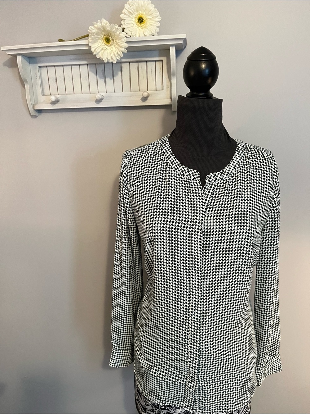 Talbots Green and White Houndstooth Long-Sleeve Blouse EUC